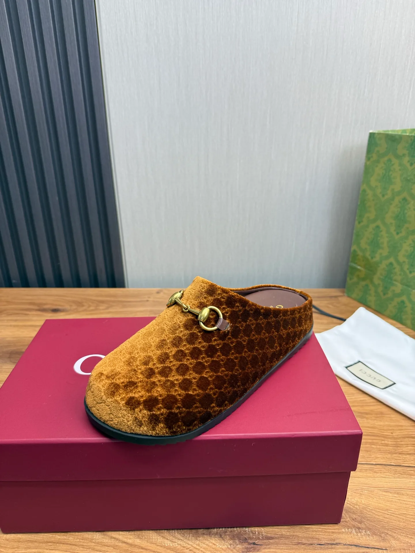 Men's men's shoes💰Pili 420💰Maoli 460💰 ＧＵＣＣＩGucci. Popular couple slippers hot sale🩷💚 🩴Official website one to one production 35-45 size 45 46 🉑️Customized!